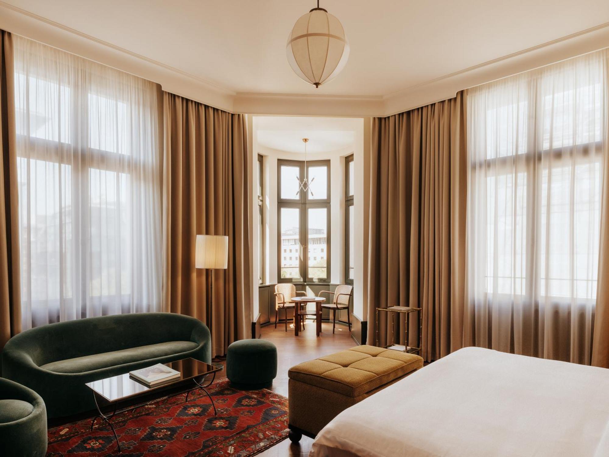 Boutique Chateau Royal Hotel